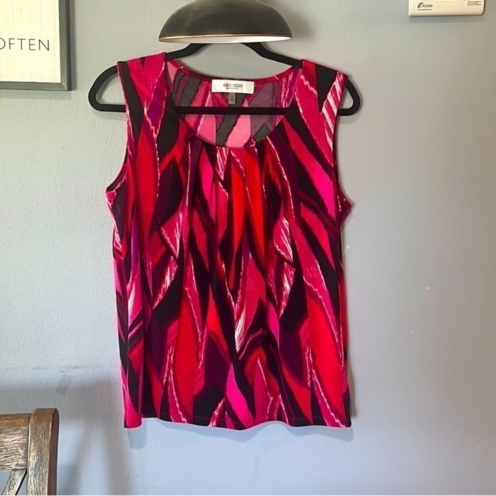 JONES Studio Fuchsia Print Sleeveless Pleated Neck Top Size Medium